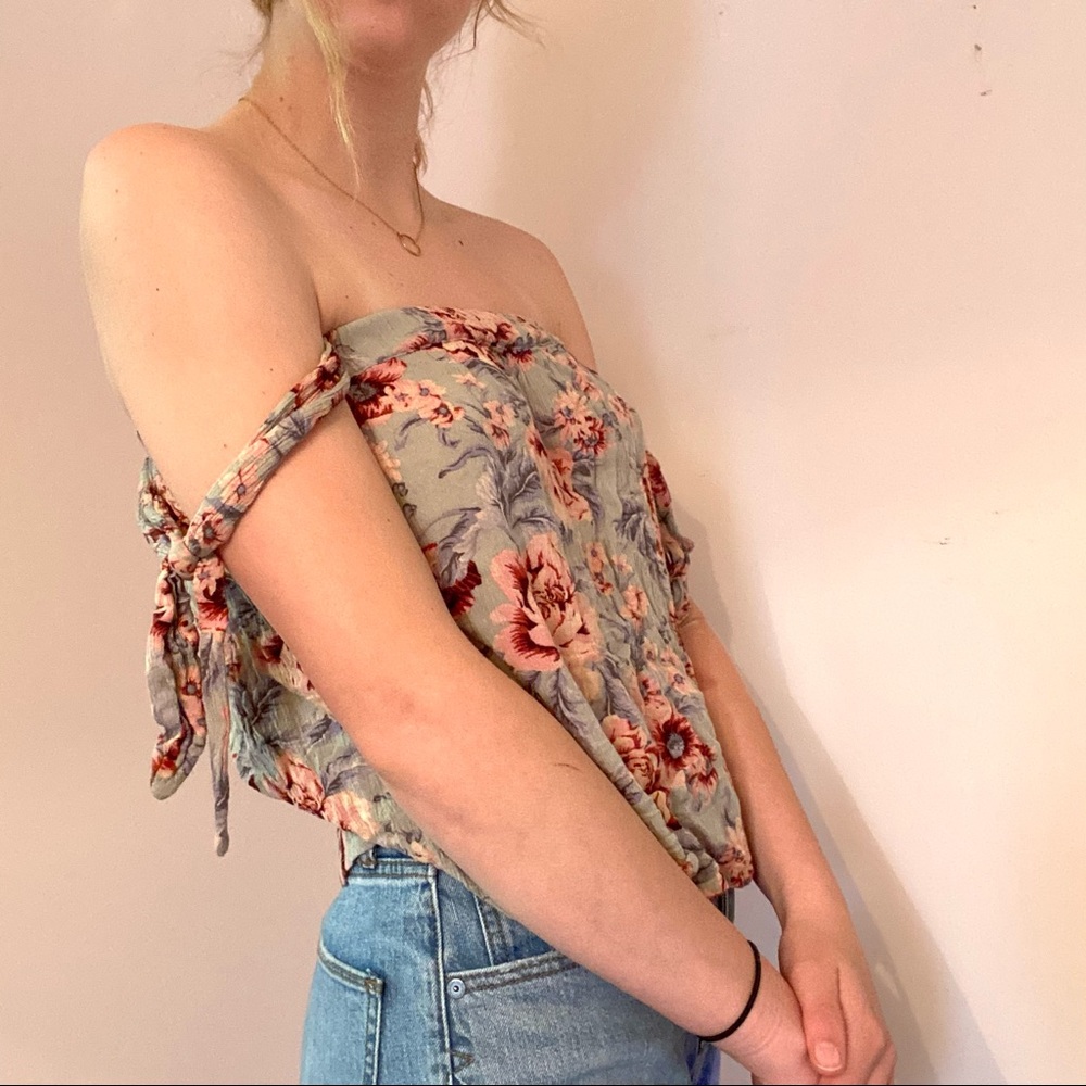 American Eagle Off the Shoulder Floral Shirt XS